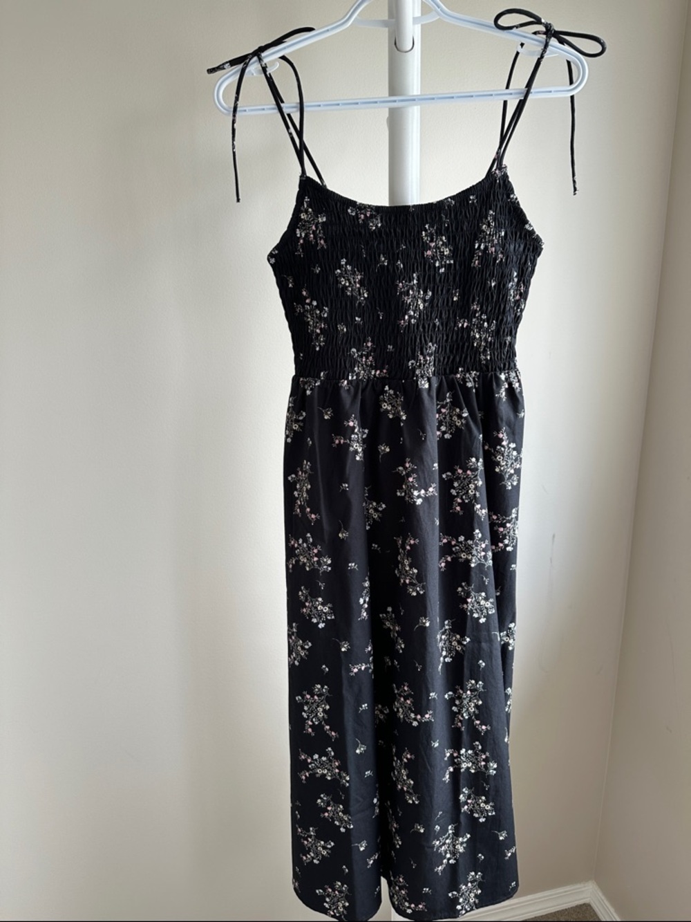 ✨NEW H&M Tie Strap Smocked Midi Dress Size Small